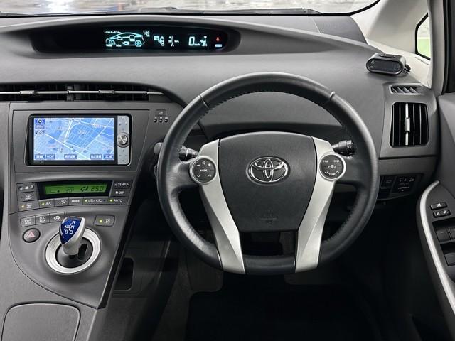 プリウス S LEDエディション AUX端子 フルオートエアコン ナビTV 地デジTV スマートキープッシュスタート AW 点検記録簿 パワーウィンドー Bカメ Wエアバッグ イモビ ETC車載器 エアバック サイドエアバック ABS(4枚目)