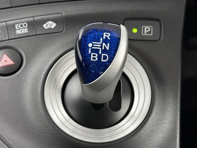 プリウス S LEDエディション AUX端子 フルオートエアコン ナビTV 地デジTV スマートキープッシュスタート AW 点検記録簿 パワーウィンドー Bカメ Wエアバッグ イモビ ETC車載器 エアバック サイドエアバック ABS(11枚目)