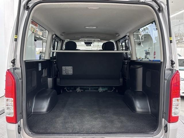 ハイエースバン ロングスーパーＧＬ　Ｗエアコン　Ｗエアバック　Ｂカメラ　ＬＥＤライト　パワーウインドウ　横滑防止　キーレスエントリー　メモリーナビ　オートエアコン　ＥＴＣ　パワーステ　記録簿有　ＡＢＳ　ワンセグ　エアバッグ　イモビライザ（17枚目）