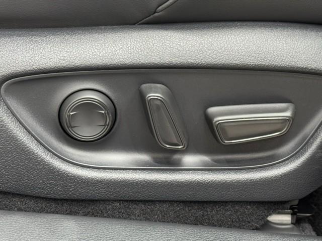 クラウンハイブリッド RS リミテッド LEDヘッドライト サイドエアバッグ 盗難防止システム Pシート Bカメラ エアバッグ 本革シート DVD ABS クルーズコントロール キーレス フルセグ スマートキー アルミホイール メモリーナビ(16枚目)