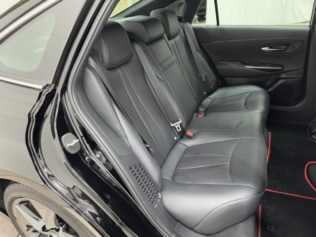 クラウンハイブリッド RS リミテッド LEDヘッドライト サイドエアバッグ 盗難防止システム Pシート Bカメラ エアバッグ 本革シート DVD ABS クルーズコントロール キーレス フルセグ スマートキー アルミホイール メモリーナビ(17枚目)