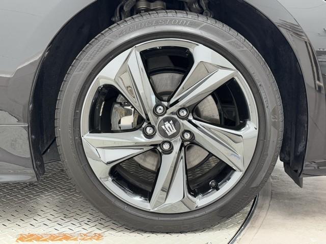 クラウンハイブリッド RS リミテッド LEDヘッドライト サイドエアバッグ 盗難防止システム Pシート Bカメラ エアバッグ 本革シート DVD ABS クルーズコントロール キーレス フルセグ スマートキー アルミホイール メモリーナビ(19枚目)