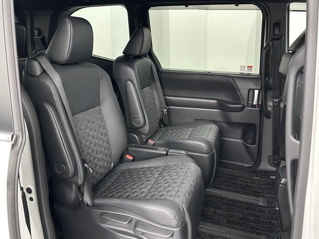 ヴォクシー ハイブリッドS-Z パワーウィンドウ DVD再生機能 インテリキー 横滑防止装置 地デジTV アクティブクルーズコントロール 1オナ フルオートエアコン リアカメラ エアバッグ ABS 100V充電 ナビTV WAC(18枚目)