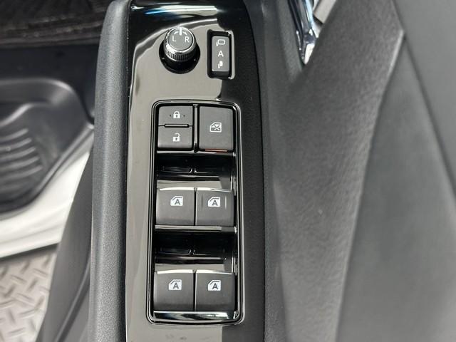 アルファード 2.5S タイプゴールド イモビ バックモニタ- LEDランプ 1オーナー車 ナビ リアオートエアコン 点検記録簿 ドライブレコーダ エアコン DVDプレーヤー 横滑防止装置 AC100V電源 アルミ パワーウィンドウ ABS(14枚目)