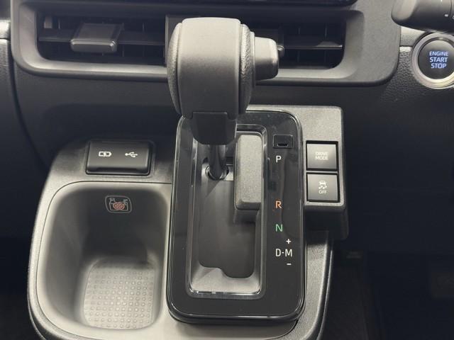 親しみやすいシフトです。　坂道や信号の多い日本では操作が簡単でいいです。　シフトチェンジしやすい所に考えられて配置されているので操作し易いですよ。