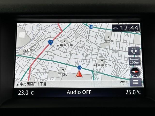 ナビゲーション付です。　ナビがあると便利、ラクラク何処でもいけます。　ナビが有るのと無いのとでは大きな違いですね。