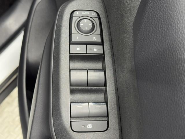 ヤリスクロス Ｇ　ＥＴＣ装備　リヤカメラ　点検記録簿　スマートエントリー　イモビライザー　オートエアコン　アルミホイール　キーレス　パワーウィンドウ　クルコン　ＡＢＳ　ドライブレコーダー　エアバッグ　パワーステアリング（9枚目）