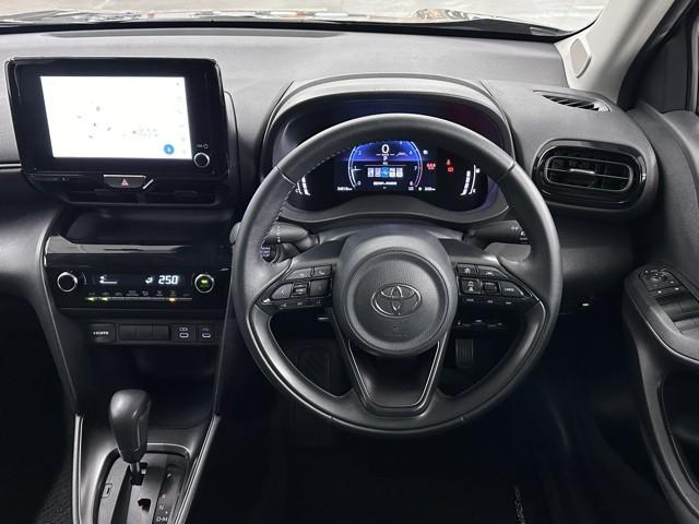 ヤリスクロス Ｇ　ＥＴＣ装備　リヤカメラ　点検記録簿　スマートエントリー　イモビライザー　オートエアコン　アルミホイール　キーレス　パワーウィンドウ　クルコン　ＡＢＳ　ドライブレコーダー　エアバッグ　パワーステアリング（4枚目）