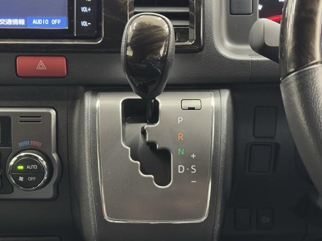 ハイエースバン スーパーＧＬ　ダークプライムＩＩ　衝突回避システム　運転席助手席エアバック　ＥＳＣ　ドライブレコーダー付　スマートエントリー　ＬＥＤライト　地デジ　エアコン　パワーウィンドウ　エアバック　キーレスエントリー　イモビライザー　ＥＴＣ付き（13枚目）