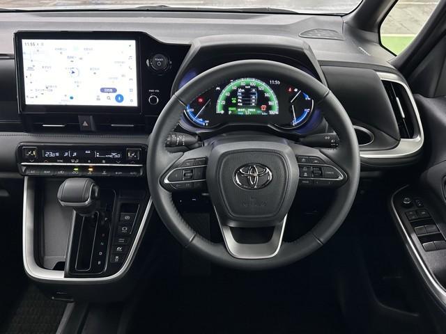 ヴォクシー ハイブリッドS-Z パワーウィンドウ DVD再生機能 インテリキー 横滑防止装置 地デジTV アクティブクルーズコントロール フルオートエアコン リアカメラ エアバッグ ABS 100V充電 ナビTV WAC キーレス(4枚目)