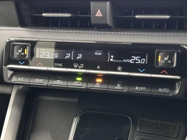 ヴォクシー ハイブリッドS-Z パワーウィンドウ DVD再生機能 インテリキー 横滑防止装置 地デジTV アクティブクルーズコントロール フルオートエアコン リアカメラ エアバッグ ABS 100V充電 ナビTV WAC キーレス(9枚目)