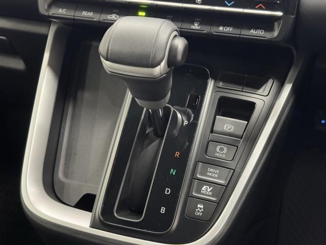 ヴォクシー ハイブリッドS-Z パワーウィンドウ DVD再生機能 インテリキー 横滑防止装置 地デジTV アクティブクルーズコントロール フルオートエアコン リアカメラ エアバッグ ABS 100V充電 ナビTV WAC キーレス(11枚目)