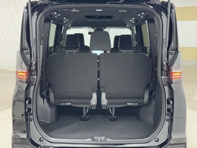 ヴォクシー ハイブリッドS-Z パワーウィンドウ DVD再生機能 インテリキー 横滑防止装置 地デジTV アクティブクルーズコントロール フルオートエアコン リアカメラ エアバッグ ABS 100V充電 ナビTV WAC キーレス(17枚目)