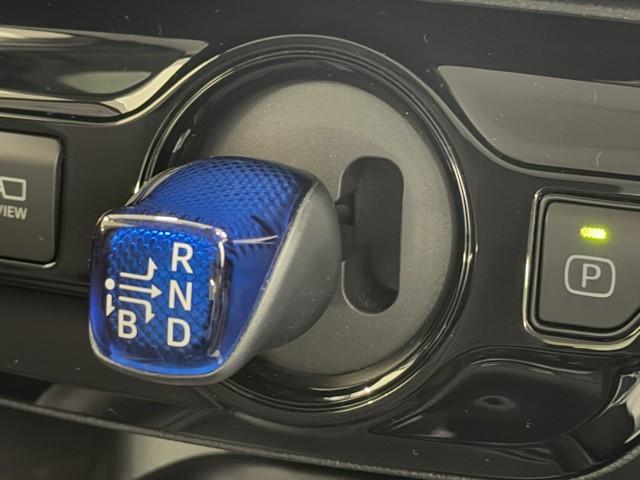 プリウス SセーフティプラスII TCナビ・パノラミックビューモニター・ETC・LED・スマートキー・ワンオーナー(13枚目)