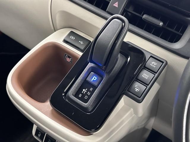 シエンタ ハイブリッドZ TSS エアバック アルミ キーレスエントリー ナビTV イモビライザー 整備記録簿 バックモニター LEDヘッドライト ETC車載器 横滑り防止 スマートキー オートエアコン サイドエアバッグ(10枚目)