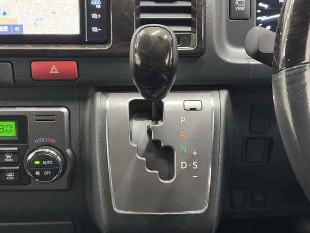 ハイエースバン スーパーGL ダークプライムII 衝突回避システム 運転席助手席エアバック ESC ドライブレコーダー付 スマートエントリー LEDライト 地デジ エアコン パワーウィンドウ エアバック キーレスエントリー イモビライザー ETC付き(14枚目)