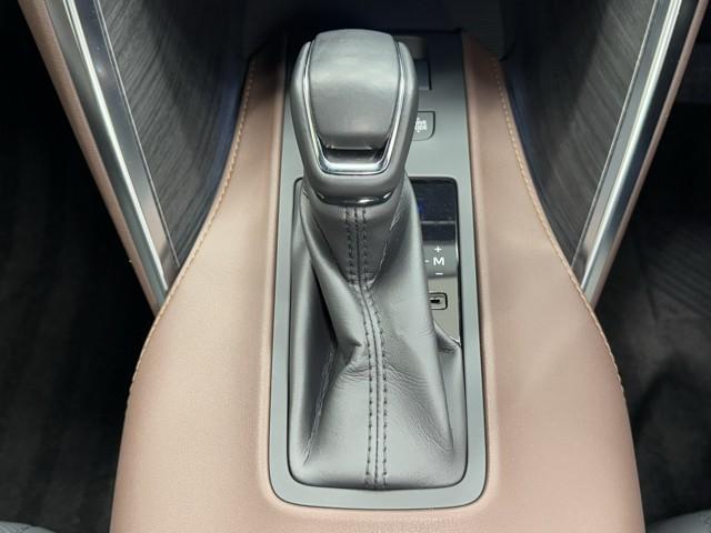 ハリアー Ｇ　レザーパッケージ　メモリナビ　レザーシート　クルーズコントロール　ドライブレコーダー　バックモニター　横滑り防止機能　盗難防止装置　電動シート　キーレス　アルミホイール　スマートキー　ミュージックプレイヤー接続可（8枚目）