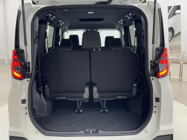 ノア ハイブリッドS-G 両電動ドア 衝突回避ブレーキ イモビ クルコン バックガイドモニター 横滑り防止装置 LEDヘッドライト ドライブレコーダー キーレス スマートキー 3列シート ETC オートエアコン(16枚目)