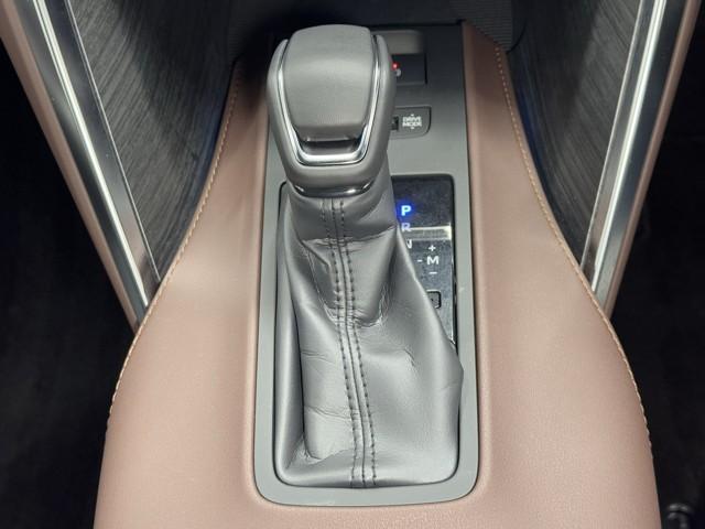 ハリアー Z レザーパッケージ スマキ 追突防止 フルセグテレビ バックモニター ドラレコ付 本革シート アルミ 横滑り防止機能 Pシート 整備記録簿 オートクルーズコントロール AUX LEDヘッドライト 盗難防止システム ETC(12枚目)