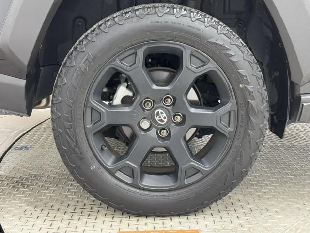 ＲＡＶ４ ハイブリッドアドベンチャー　オフロードパッケージＩＩ　インテリジェントクリアランスソナー　地デジフルセグ　横滑り防止機能　クルコン　ＬＥＤライト　ＡＷＤ　電動シート　バックモニター　記録簿　キーレス　エアコン　ＥＴＣ　ＴＶ　前後ドラレコ（16枚目）