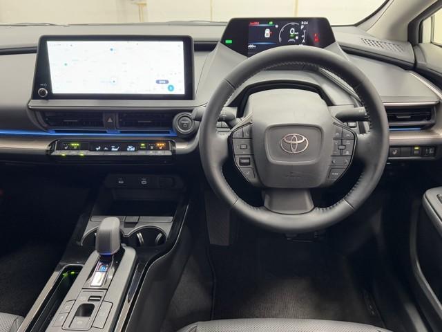 プリウス Ｚ　リアカメラ　プリクラッシュ　ＰＷシート　メモリナビ　ＡＣ１００Ｖ電源　ＬＥＤランプ　ナビ・ＴＶ　オートクルーズ　アルミホイール　ドライブレコーダ　ＡＣ　運転席エアバッグ　横滑り防止装置　ＥＴＣ付（4枚目）