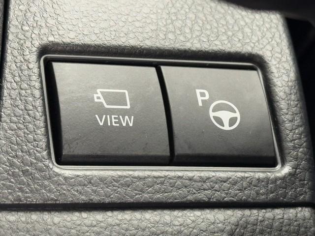 プリウス Ｚ　リアカメラ　プリクラッシュ　ＰＷシート　メモリナビ　ＡＣ１００Ｖ電源　ＬＥＤランプ　ナビ・ＴＶ　オートクルーズ　アルミホイール　ドライブレコーダ　ＡＣ　運転席エアバッグ　横滑り防止装置　ＥＴＣ付（11枚目）