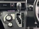 操作しやすいATシフトです。 シフトチェンジを気にしなくていいので運転だけに集中できますね。 自然と手に届くところにある、手になじむ形状のシフトノブがいいですね。