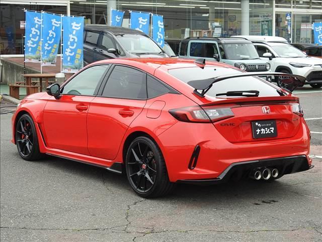 シビック ＴＹＰＥ　Ｒ　ユーザー買取車　ワンオーナー　禁煙車　６ＭＴ　記録簿付き　ホンダ純正ナビ　バックカメラ　専用フロアマット　ビルトンＥＴＣ２．０　スマートキー　ＬＥＤヘッドライト　＋Ｒモード（11枚目）