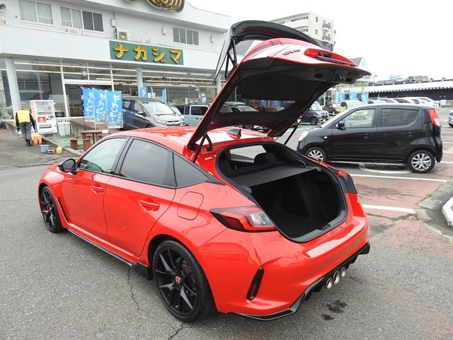 シビック ＴＹＰＥ　Ｒ　ユーザー買取車　ワンオーナー　禁煙車　６ＭＴ　記録簿付き　ホンダ純正ナビ　バックカメラ　専用フロアマット　ビルトンＥＴＣ２．０　スマートキー　ＬＥＤヘッドライト　＋Ｒモード（25枚目）