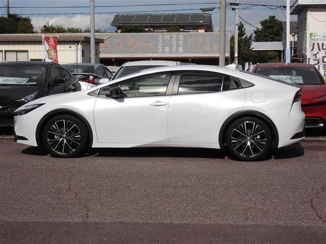 プリウス Ｚ　リアカメラ　プリクラッシュ　試乗車　１オーナ　メモリナビ　ＬＥＤランプ　ナビ・ＴＶ　オートクルーズ　アルミホイール　ドライブレコーダ　ＡＣ　運転席エアバッグ　横滑り防止装置　ＥＴＣ付　盗難防止システム（7枚目）