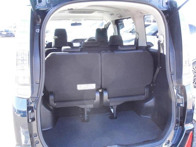 ヴォクシー ＺＳ　煌　地上デジタル　両側パワードア　アイドリングストップ車　パワーウィンド　横滑防止　１オーナ　整備記録簿　ＤＶＤ可　盗難防止装置　スマートエントリー　ＬＥＤヘッドライト　メモリーナビ　３列シート　ＥＴＣ（14枚目）