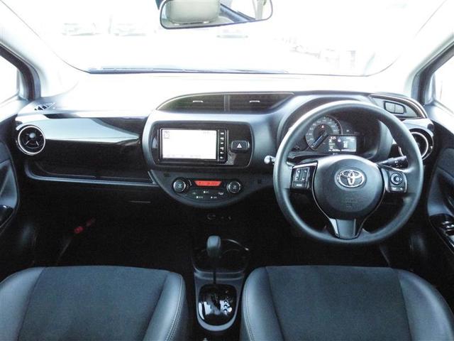 ヴィッツ ハイブリッドＦ　アミー　ＴＳＳ　ＬＥＤヘッドライト　スマートキー　バックモニター　オートエアコン　フルセグＴＶ　エアバッグ　盗難防止装置　ＡＢＳ　キーレス　ミュージックプレイヤー接続可　ワンオーナー　横滑り防止機能（9枚目）