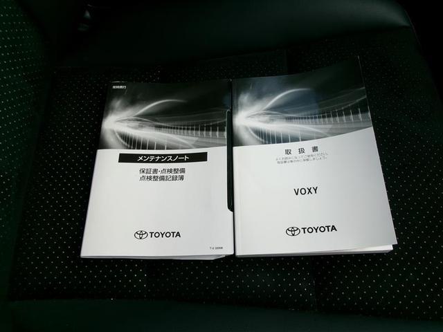 ヴォクシー ZS 煌III プリクラッシュ スマートキ アイスト DVD再生機能 横滑り防止装置 ナビTV アルミ 三列シート WAC 盗難防止 オートエアコン キーレス ETC装備 パワステ メモリナビ クルコン ABS(38枚目)
