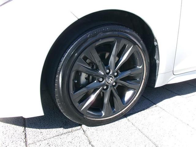 カローラツーリング ハイブリッド ダブルバイビー 追突軽減ブレーキ バックモニタ 横滑防止 スマキー LEDライト デュアルエアバッグ エアコン 寒冷地仕様 オートクルーズ サイドエアバッグ ETC付 ナビ PS キーフリー ABS エアバック(14枚目)