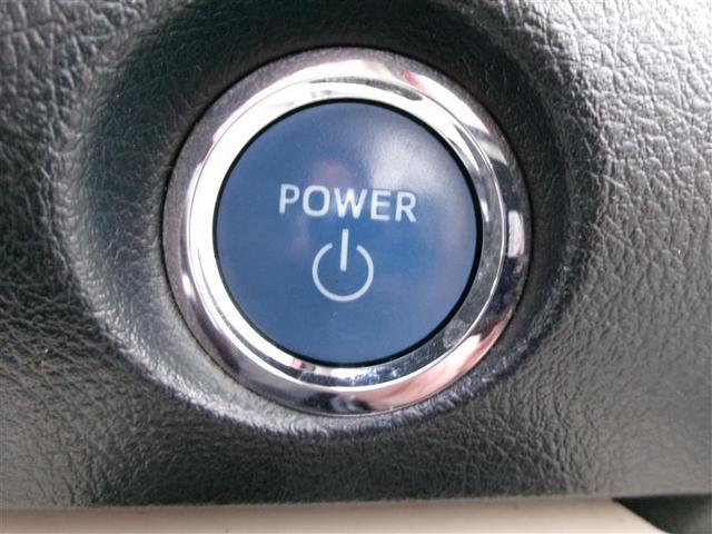 スマートキーを携帯していればキーを取り出さずにドアを施錠＆解錠。クルマの始動も可能です。