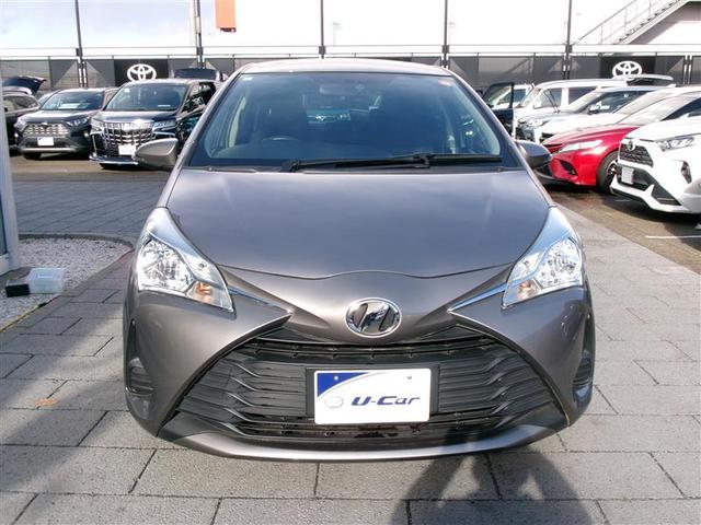 ヴィッツ F セキュリティ アイドリングストップ車 パワーウィンドウ エアバック Wエアバック エアコン 横滑り防止装置 スマートキー キーレスキー フルセグ パワステ DVD再生 ナビ・TV ABS ワンオーナー(19枚目)