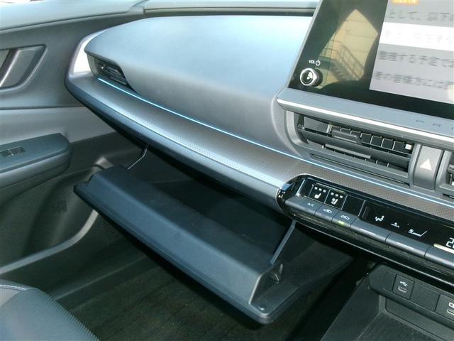 プリウス Ｚ　リアカメラ　プリクラッシュ　１オーナ　ＬＥＤランプ　オートクルーズ　アルミホイール　ＡＣ　運転席エアバッグ　横滑り防止装置　ＥＴＣ付　盗難防止システム　パワーウインドウ　ＴＶ　キーレス　ＡＢＳ（33枚目）