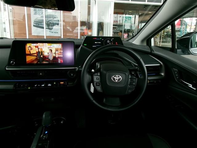 プリウス Ｚ　リアカメラ　プリクラッシュ　１オーナ　メモリナビ　ＬＥＤランプ　ナビ・ＴＶ　オートクルーズ　アルミホイール　ＡＣ　運転席エアバッグ　横滑り防止装置　ＥＴＣ付　盗難防止システム　パワーウインドウ　ＡＢＳ（2枚目）