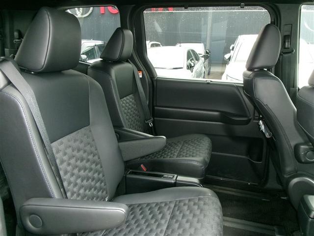 ヴォクシー ハイブリッドＳ－Ｚ　パワーウィンドウ　ＤＶＤ再生機能　インテリキー　横滑防止装置　地デジＴＶ　アクティブクルーズコントロール　フルオートエアコン　リアカメラ　エアバッグ　ＡＢＳ　ナビＴＶ　ＷＡＣ　アルミホイール　キーレス（24枚目）