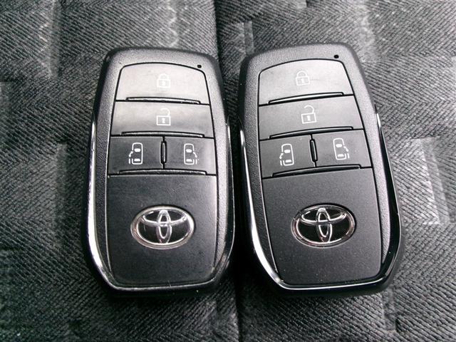 ヴォクシー ハイブリッドＳ－Ｚ　パワーウィンドウ　ＤＶＤ再生機能　インテリキー　横滑防止装置　地デジＴＶ　アクティブクルーズコントロール　フルオートエアコン　リアカメラ　エアバッグ　ＡＢＳ　ナビＴＶ　ＷＡＣ　アルミホイール　キーレス（40枚目）