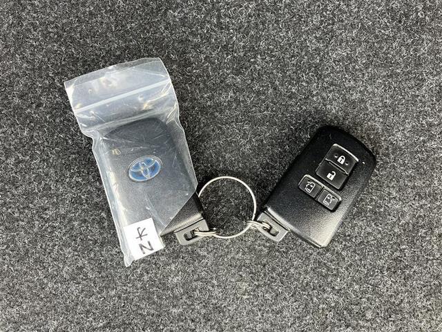 ヴォクシー ハイブリッドZS 煌III ドライブレコーダ 地デジTV リヤカメラ 1オナ車 Wエアコン スマートキー ミュージックプレイヤー接続可 DVD再生可 クルコン VSC キーレス アルミホイール ナビ&TV LEDヘッドランプ(31枚目)