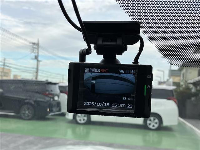 ＲＡＶ４ ハイブリッドＧ　衝突被害軽減装置　ドライブレコーダ　ＡＣ１００Ｖ電源　ワンオーナ－　バックモニター　整備記録簿　地デジＴＶ　ＬＥＤヘッドライト　スマキー　電動シ－ト　ＡＷＤ　ＴＶナビ　パワステ　横滑り防止装置　ＡＡＣ（25枚目）