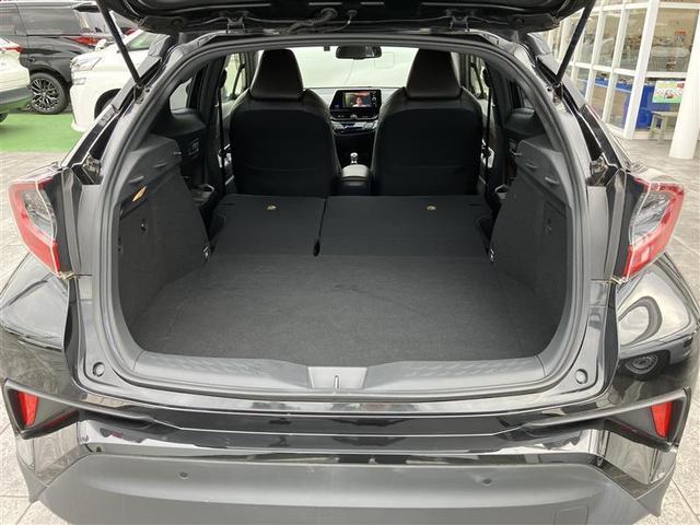 【荷室】リヤシートを倒せばさらに広くご使用することが出来ます。