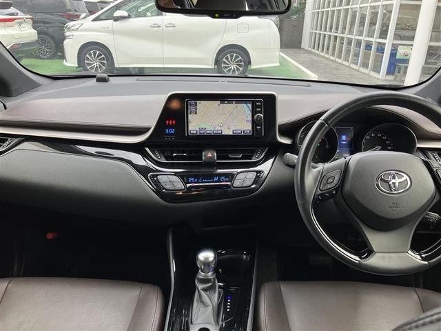 【運転席・インパネまわり】ハンドル・シート・フロアーなど隅々までプロによるクリーニング済み☆彡キレイな車内でドライブが一層快適にお楽しみいただけます！！