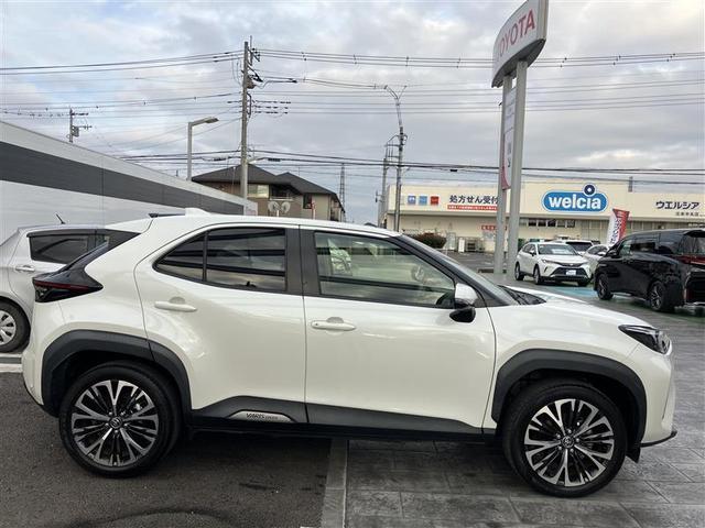 ヤリスクロス ハイブリッドＺ　ドライブレコーダ　インテリジェントキー　アルミホイル　ＬＥＤライト　１オ－ナ－　リアカメラ　ナビ　クルーズコントロール　整備記録簿　横滑り防止システム　メモリーナビゲーション　電動シ－ト　パワステ（7枚目）