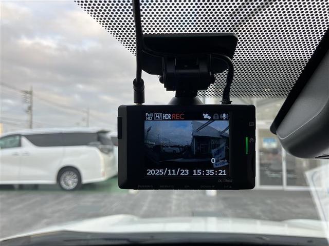 ヤリスクロス ハイブリッドＺ　ドライブレコーダ　インテリジェントキー　アルミホイル　ＬＥＤライト　１オ－ナ－　リアカメラ　ナビ　クルーズコントロール　整備記録簿　横滑り防止システム　メモリーナビゲーション　電動シ－ト　パワステ（24枚目）