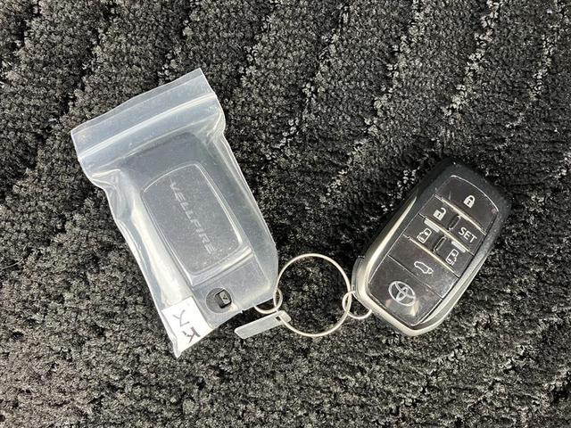 ヴェルファイアハイブリッド ＺＲ　Ｇエディション　地上デジタル　レザー　ミュージックプレイヤー接続可　横滑り防止機能　１００Ｖ　ＬＥＤ　ドラレコ付き　寒冷地仕様車　記録簿付　ナビ＆ＴＶ　Ｗエアコン　スマキー　メモリーナビ　電動シート　盗難防止装置（34枚目）