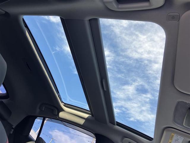 プリウス Ｚ　リアカメラ　パノラマサンルーフ　プリクラッシュ　ＰＷシート　１オーナ　メモリナビ　ＡＣ１００Ｖ電源　ＬＥＤランプ　ナビ・ＴＶ　オートクルーズ　アルミホイール　ドライブレコーダ　ＡＣ　運転席エアバッグ（4枚目）