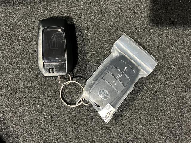 クラウン Ｚ　レザーシート　ＬＥＤヘッドライト　１オナ　地デジＴＶ　ＡＢＳ　ＡＣ１００Ｖ　パワーシート　バックモニター　スマートキー　ＥＴＣ　ドライブレコーダー　アルミホイール　エアコン　盗難防止装置　メモリーナビ（32枚目）