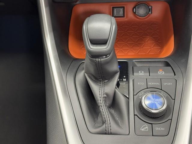 ＲＡＶ４ アドベンチャー　衝突軽減　ナビ　バックモニター　記録簿付　１９インチアルミ　クルーズＣ　ナビテレビ　ＬＥＤライト　１オーナー　イモビ　地デジ　ＥＳＣ　スマキー　ＰＳ　ＥＴＣ付き　ドラレコ付き　　４ＷＤ　パワーシート（11枚目）
